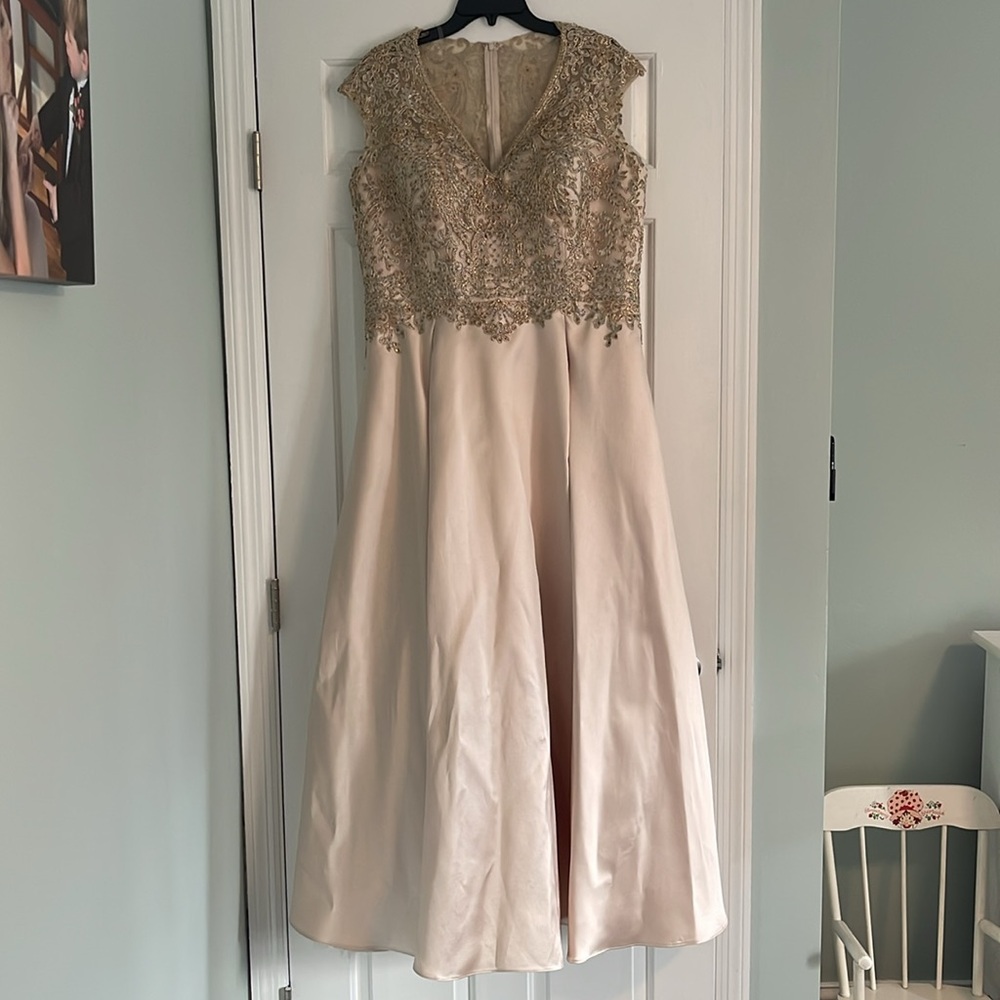 MGNY Cream and Gold Formal Dress Mother of the Bride dress - size 14